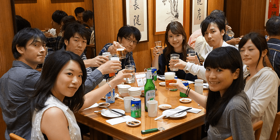 定期的に飲み会を開催